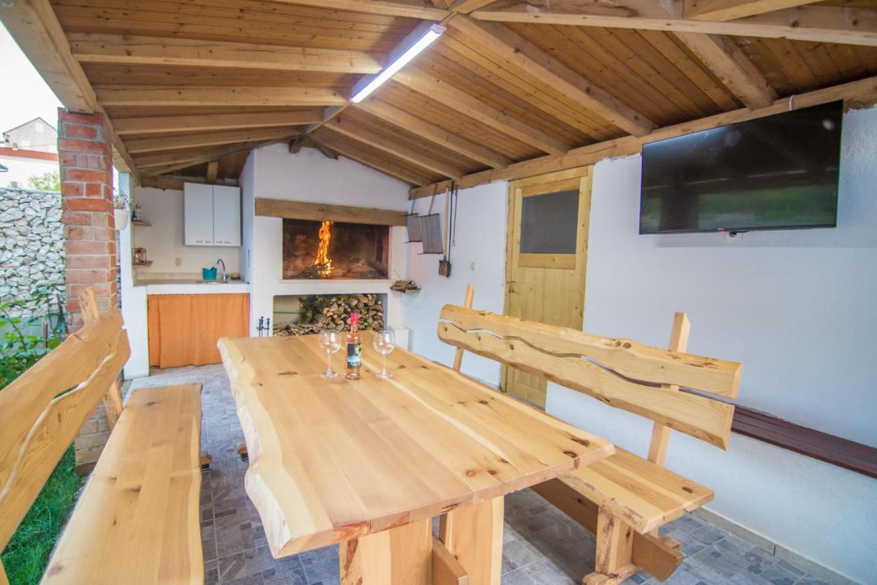 Village With Heated Pool Maslina *